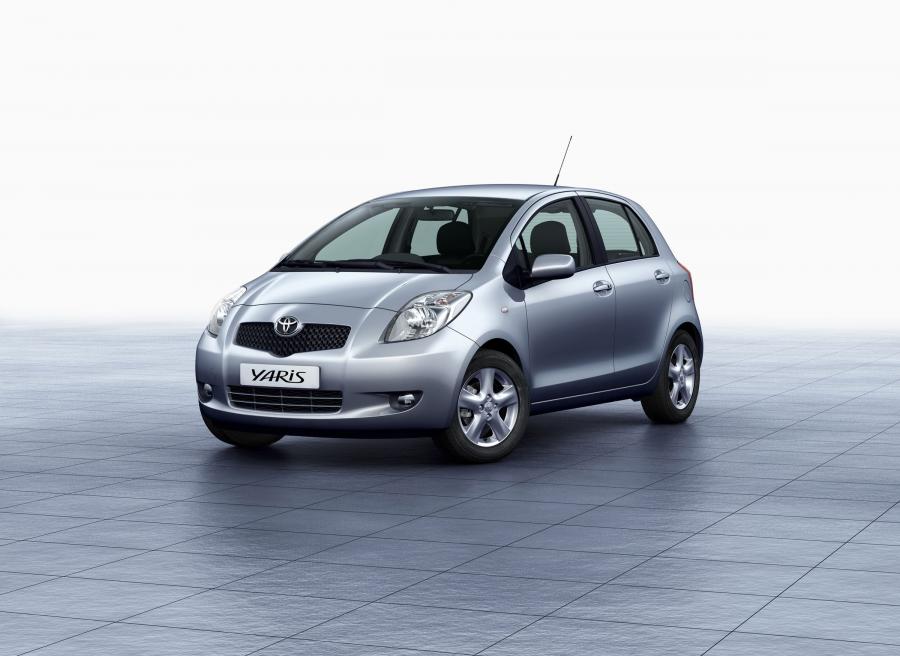  Toyota Yaris 2005 года  (фото 38 из 165)